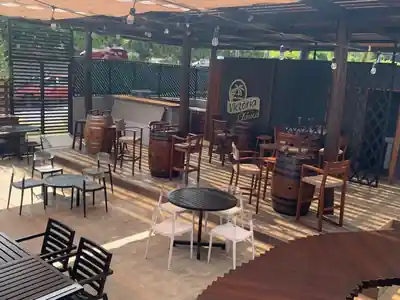 Terraza Crafted con mobiliario instalado