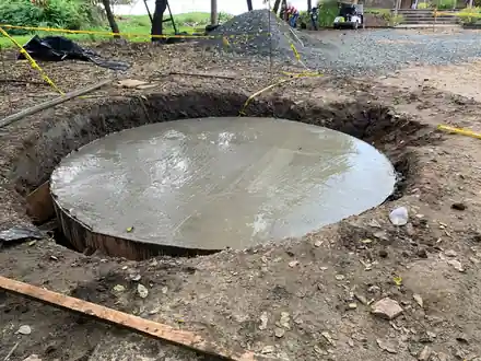 Pozo de infiltración con losa de cierre recién fundida