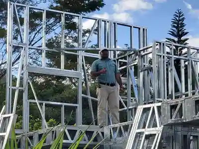 Estructura steel frame de dos niveles en montaje