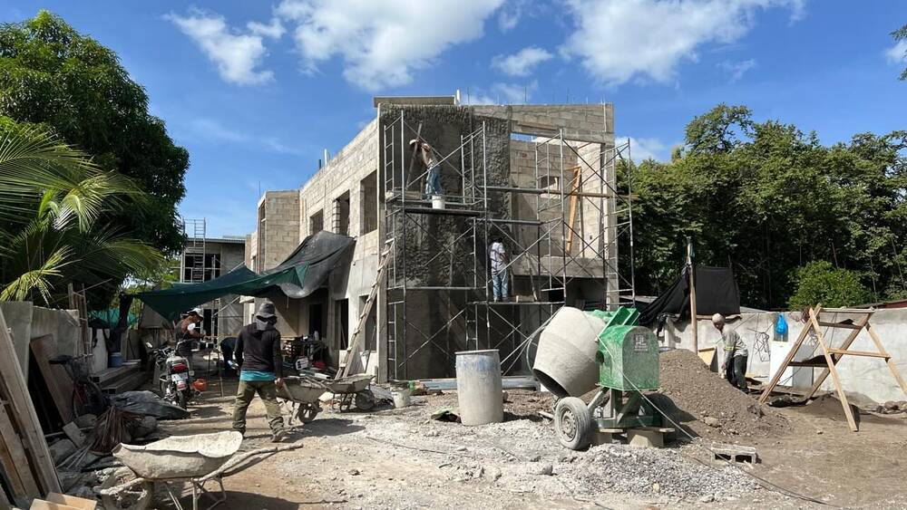 Personal trabajando en obra